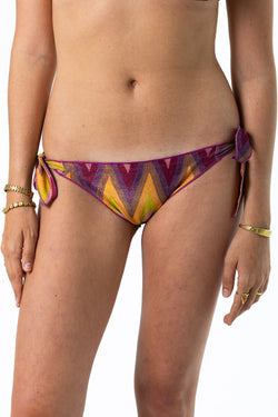 Bottom Tie-side Creative