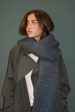 ALPINE HUG SCARF