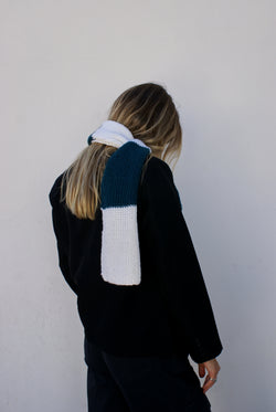 Bufanda School blanca y petróleo