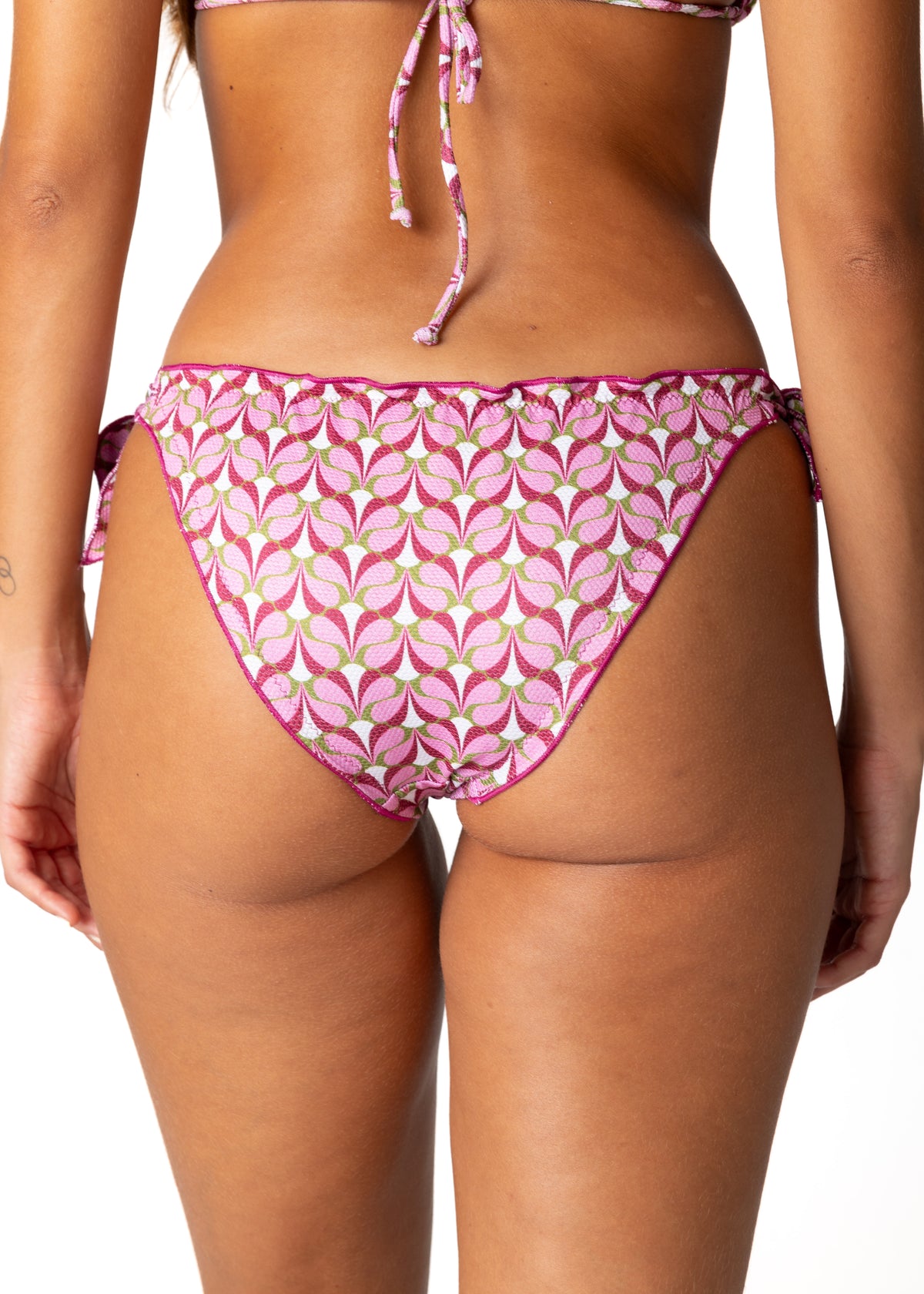 Bottom Tie-side Bloom